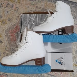 *Sold* Jackson Excel Figure Skates Size 7